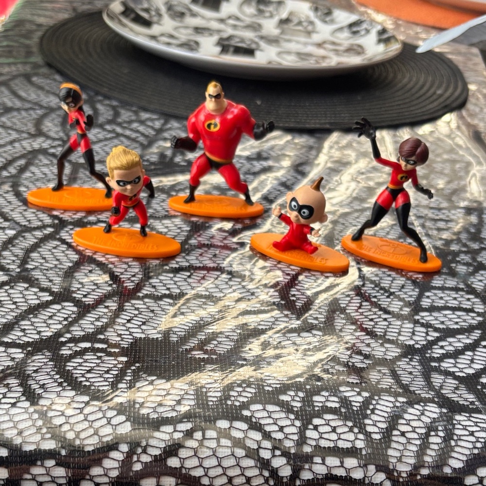 The Incredibles Figurine Set